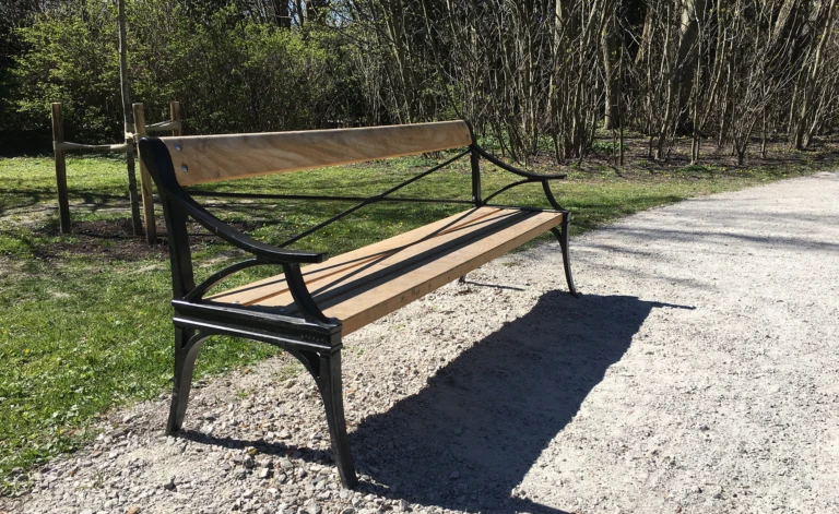 Bänk "Lessebo" från Byarumsbruk.
